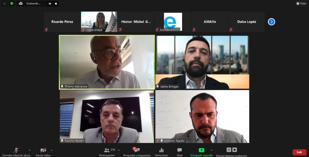 Durante el foro una de los principales temas que surgieron fue el de la seguridad y tecnología como factores en la gestión de flotillas. Foto. AMAVe.