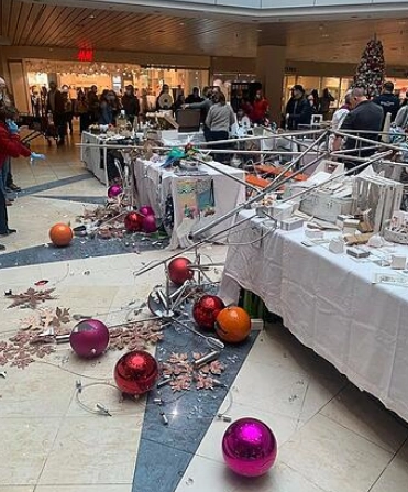 El incidente ocurrió a primera hora de la tarde en el centro comercial de Mythen, en Ibach. Foto tomada de la cuenta de Twitter @bote_online
