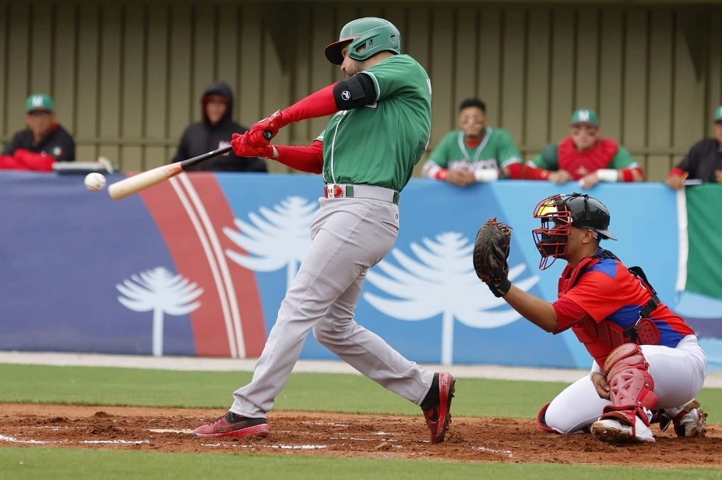 La selección mexicana de beisbol tuvo un destacado debut en los Juegos Panamericanos de Santiago 2023 al vencer por 16-0 al anfitrión Chile, el 18 de octubre de 2023. Foto tomada de X @CONADE