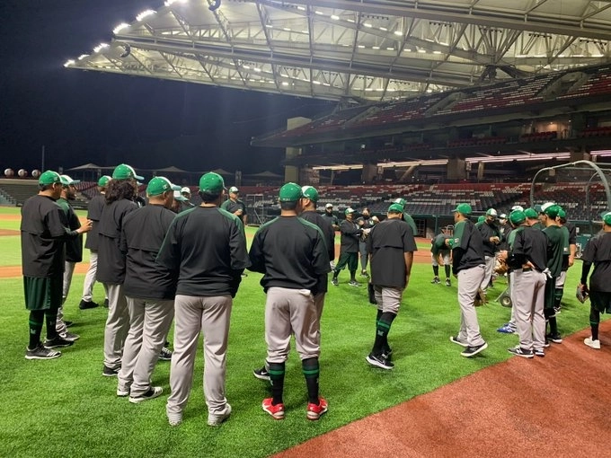 La Federación Mexicana de Beisbol confirmó que dos de sus seleccionados a Juegos Olímpicos dieron positivo a la prueba de Covid-19. Foto @COM_Mexico