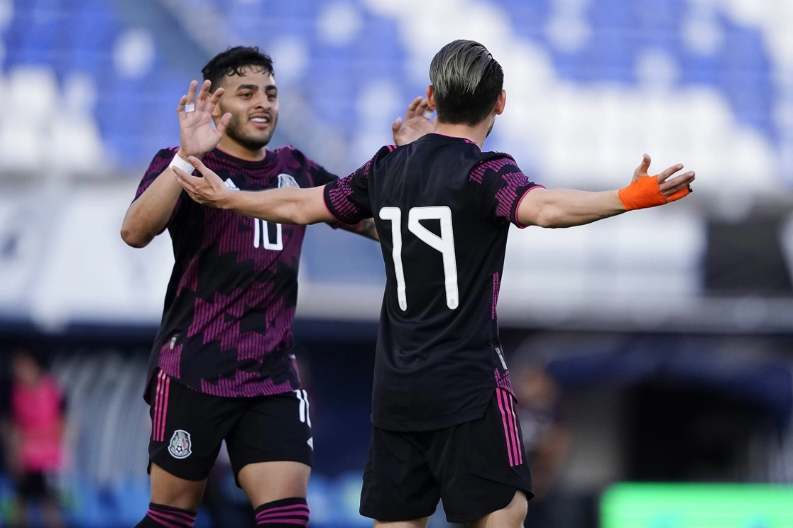 Los jugadores mexicanos de la Sub 23 celebran el gol de la victoria ante Rumania. Foto tomada de la cuenta de Twitter @miseleccionmx