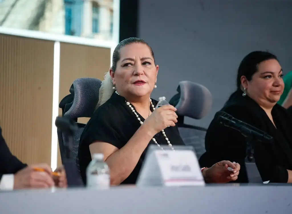 La presidenta consejera Guadalupe Taddei, junto con consejeros electorales inauguran la Macrosala de Prensa, en las instalaciones del INE, en la Ciudad de México, el 30 de Mayo de 2024. Foto Cristina Rodríguez
