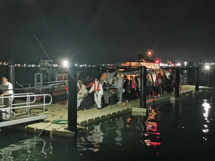Semar apoyó el desembarco humanitario de 46 pasajeros y dos tripulantes del crucero quienes, aunque no presentan síntoma de la enfermedad, requerían regresar a sus países de origen. Foto cortesía de la Marina 