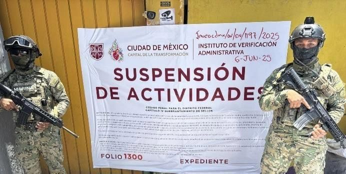 Elementos de la Semar brindaron vigilancia perimetral durante cateos realizados en las alcaldías de Cuauhtémoc y Benito Juárez, en CDMX. Foto  