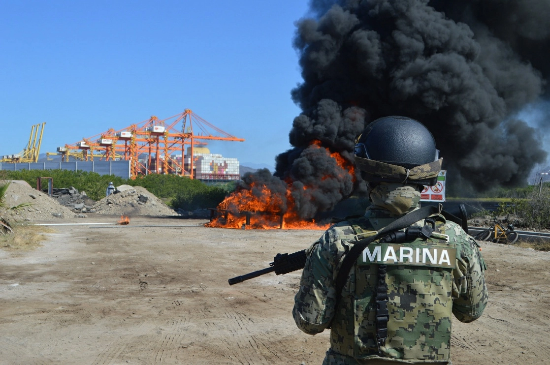 De manera conjunta la Secretaría de Marina y la FGR realizaron la incineración de 433 kilogramos de cocaína en las instalaciones de la Décima Región Naval con sede en Manzanillo, Colima. Foto cortesía Semar