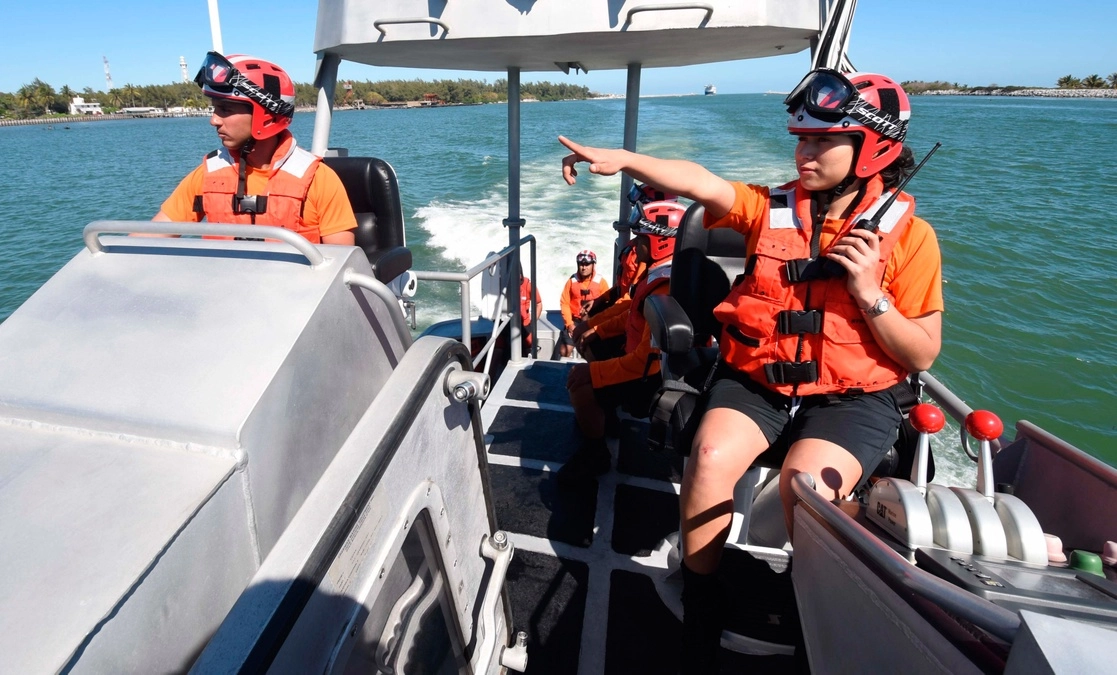 La Semar desplegó 377 elementos navales y 17 unidades para llevar a cabo la "Operación Salvavidas, Invierno 2021". Foto tomada de la cuenta de Twitter @SEMAR_mx
