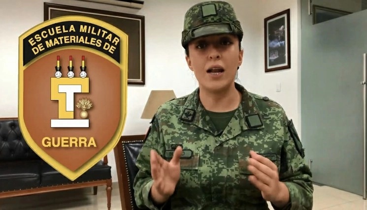 Imagen de la Soldado Alexa Bueno, en uno de sus videos por Youtube