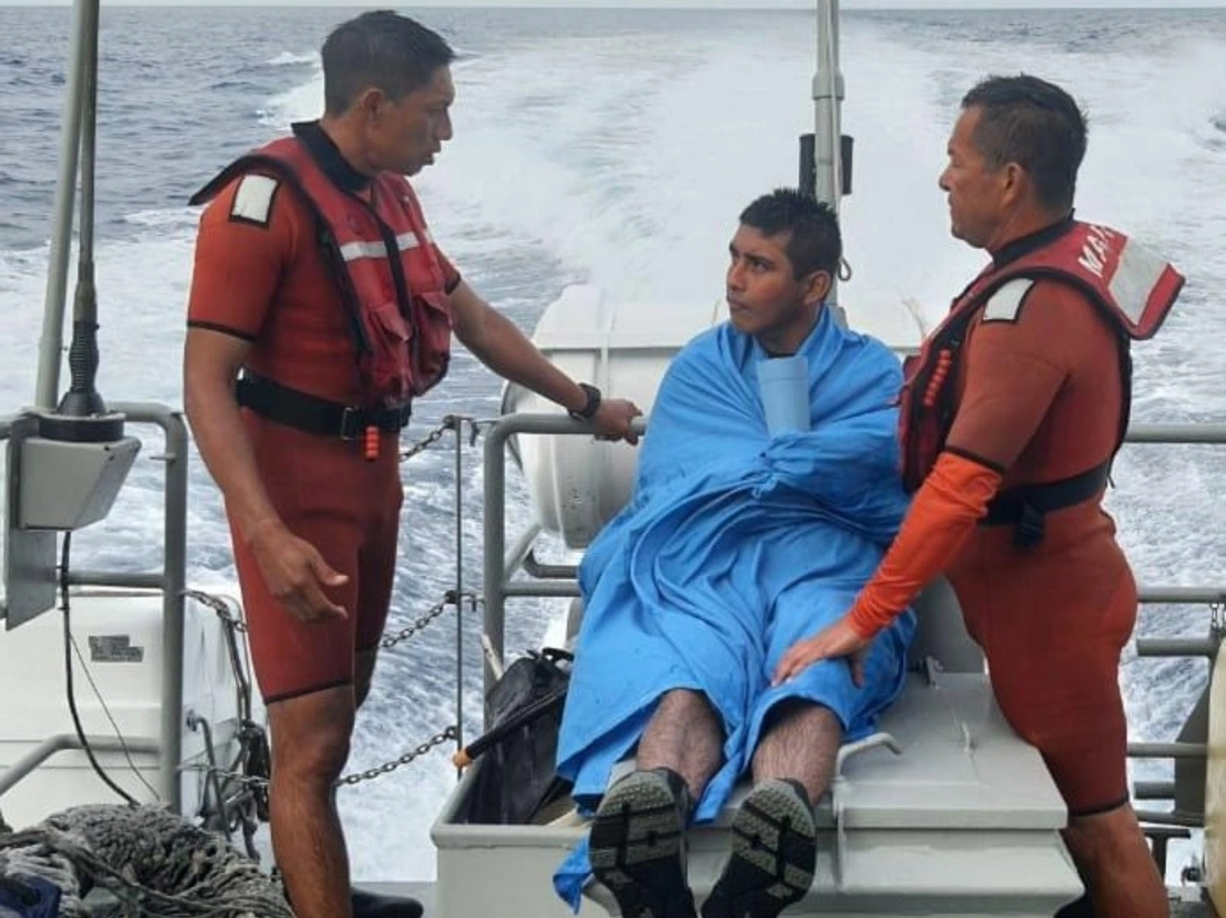La Estación Naval de Búsqueda, Rescate y Vigilancia Marítima de la Secretaría de Marina (Semar) envió a un helicóptero MI-17 y a una Patrulla Interceptora de la Quinta Región Naval para realizar un operativo de búsqueda de un buzo que se extravió frente a las costas de Cozumel, Quintana Roo, el 28 de enero de 2021. Foto cortesía Semar  