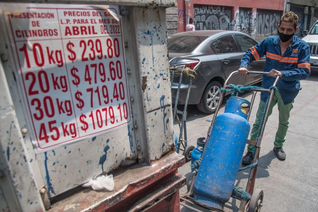 La Semarnat abrió este lunes dos consultas públicas sobre nuevas normas para regular las instalaciones de procesamiento de gas natural y su transporte. Foto