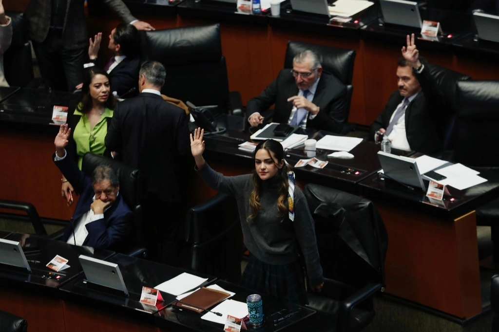 Legisladores durante la sesión plenaria del Senado de la República, en la Ciudad de México, el 9 de octubre de 2024. Foto Germán Canseco