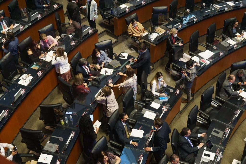 Legisladores durante la sesión ordinaria en el Senado de la República, Ciudad de México, el 15 de marzo de 2022. Foto Pablo Ramos