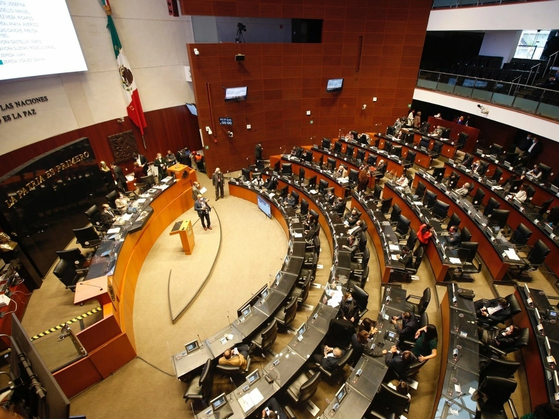 Senadores durante una sesión ordinaria. Foto Guillermo Sologuren / Archivo