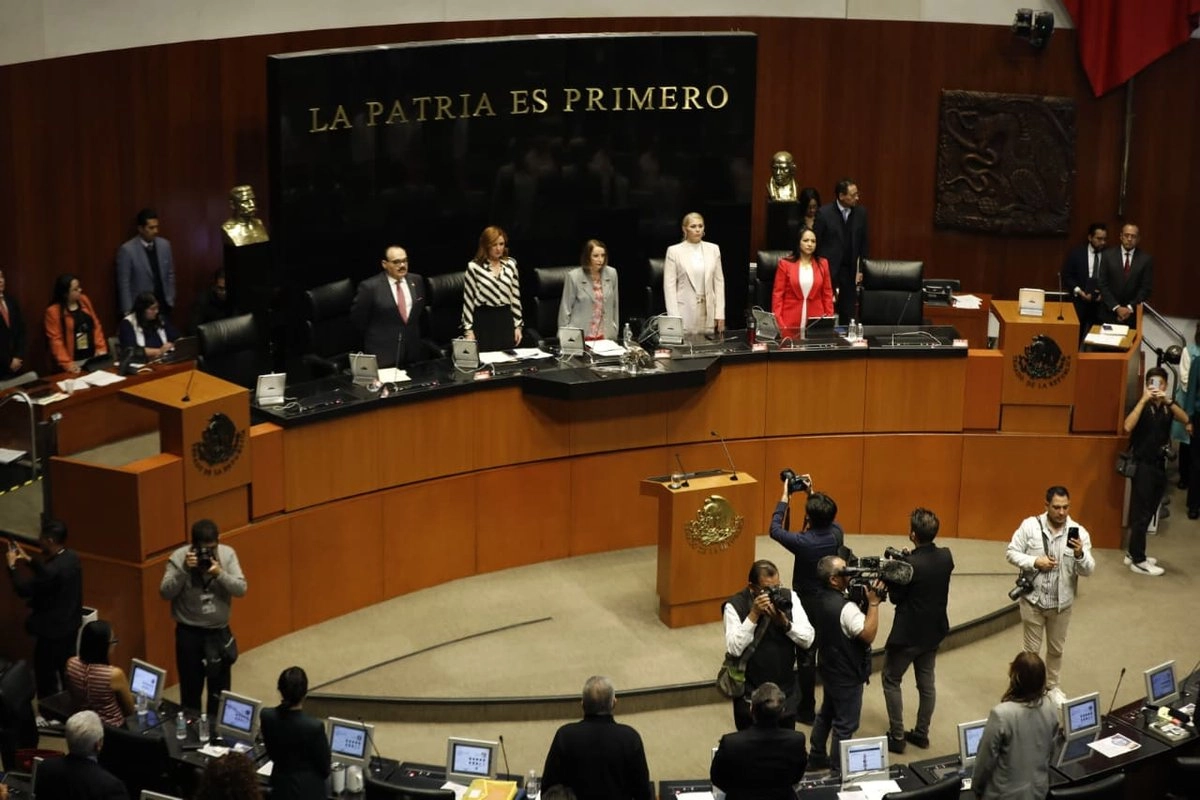 El Senado aprobó este martes en comisiones la minuta de la reforma a la Ley Aduanera, a la que se agregará mañana en el pleno un transitorio propuesto por la presidenta Claudia Sheinbaum para posponer la entrada en vigor de la nueva legislación hasta el primero de enero de 2026.

