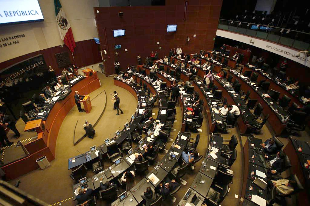 Durante la sesión de anoche, en el Senado de la República. Foto Guillermo Sologuren 