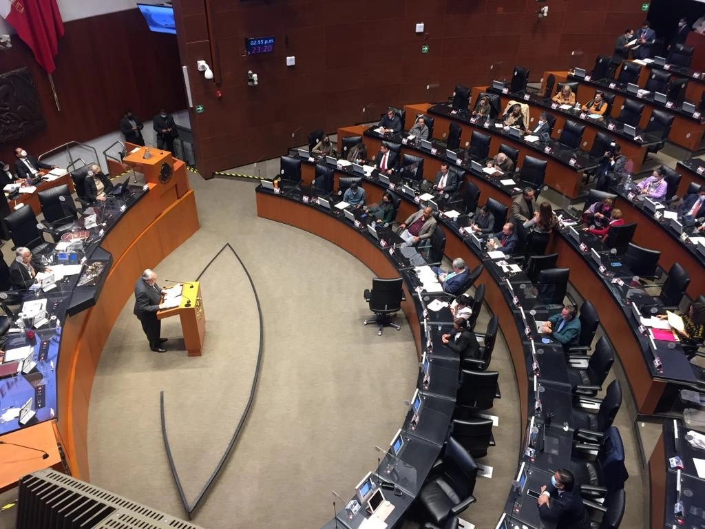 El candidato a ministro de Suprema Corte de Justicia de la Nación, Bernardo Bátiz, durante su comparecencia ante el pleno del Senado, en la Ciudad de México, el 23 de noviembre de 2021. Foto Guillermo Sologuren