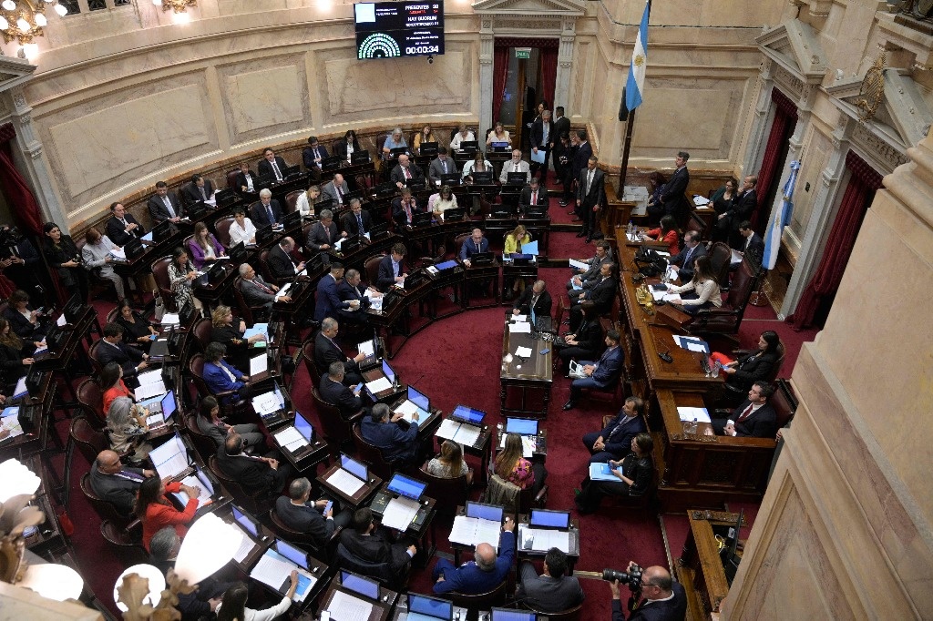 La Jornada – Hari bersejarah di Senat Argentina: Mereka menolak RUU DNU