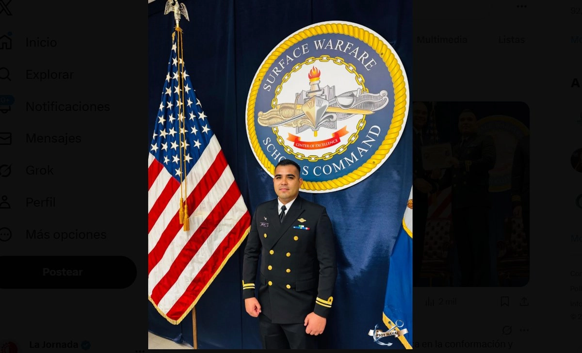 El Teniente, Arturo Jiménez, quien concluyó exitosamente el International Division Officer Course en la Escuela Internacional de Guerra de Superficie, en Newport, Rhode Island, EU. Foto