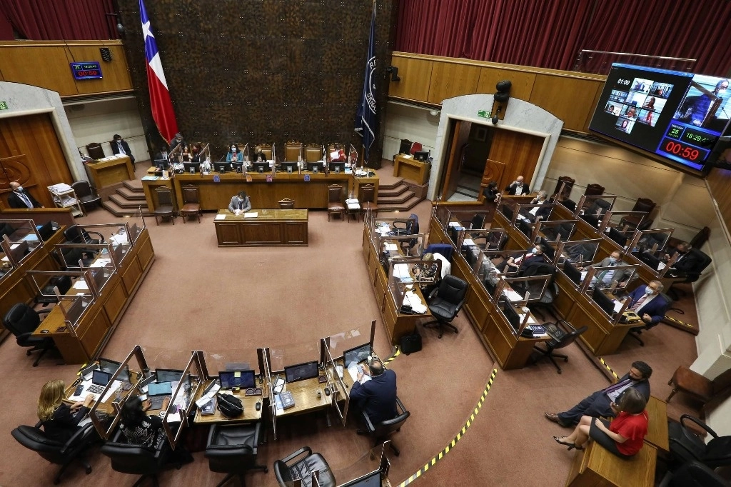 El proyecto presentado por la oposición para que los trabajadores tengan un segundo acceso a sus recursos de pensiones fue desechado al conseguir sólo 23 de los 26 votos que necesitaba. Foto tomada del Facebook de @SenadodeChile 