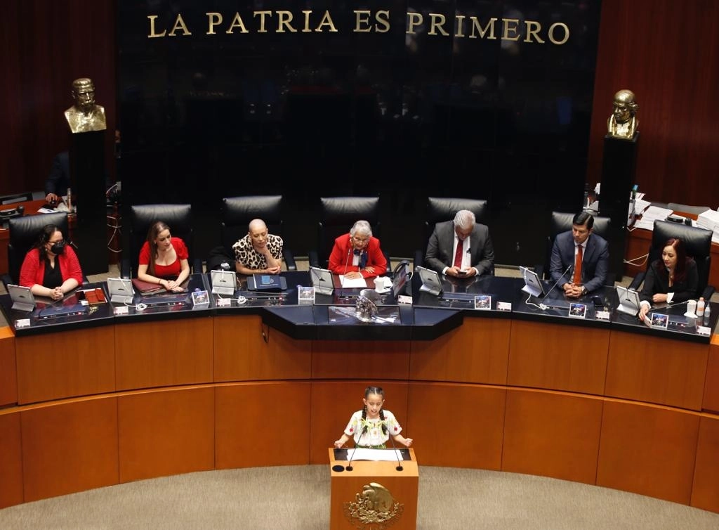 Niños participan en la sesión del Senado de la República, para celebrar el Día del Niño, en la Ciudad de México, el 27 de abril de 2022. Foto Guillermo Sologuren