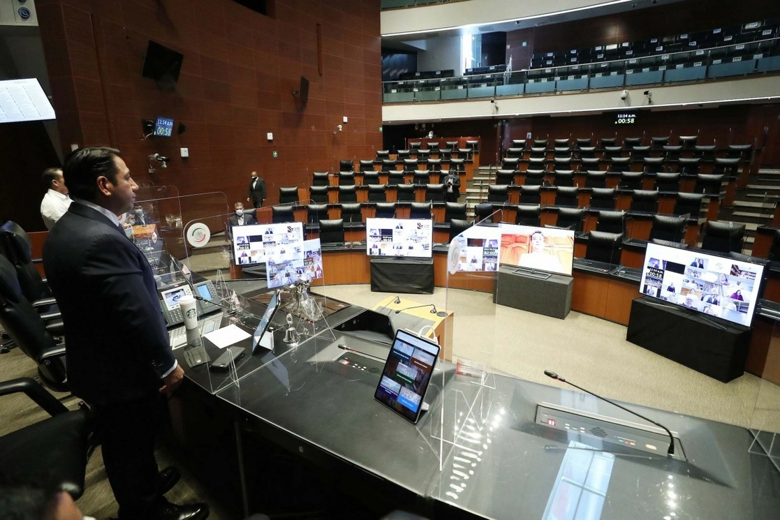 El Senado guardó hoy un minuto de silencio en memoria del pintor y escultor Vicente Rojo, quien falleció ayer en la Ciudad de México, el 18 de marzo de 2021. Foto tomada del sitio http://comunicacion.senado.gob.mx
 