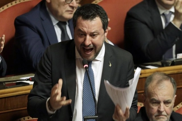 El líder de la Liga y ex ministro del Interior, Matteo Salvini, bloqueó en el Mediterráneo a más de un centenar de migrantes. Foto Ap 