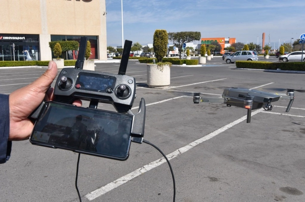 Los drones son de gran utilidad para la policía, seguridad privada, militares y personal de emergencias. Foto Cuartoscuro / Archivo