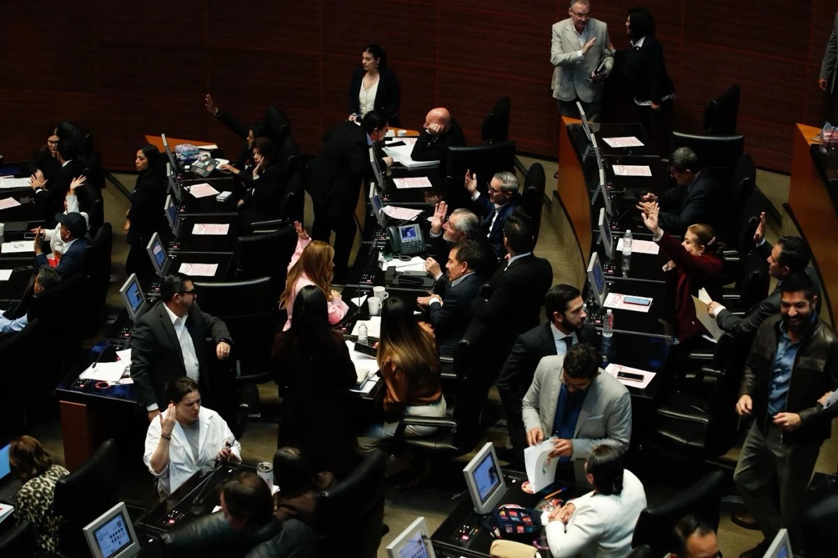 El Senado aprobada la nueva ley orgánica de la Armada de México con 72 votos a favor de Morena y sus aliados, y fue remitida al Ejecutivo federal para su publicación en el Diario Oficial de la Federació, el 29 de octubre de 2025.Foto 