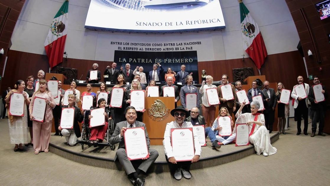 Inauguran muestra fotográfica en honor de los creadores. Foto cortesía Senado
