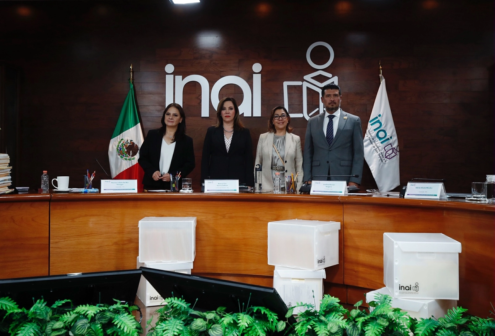 Cuatro de los siete comisionados que deben formar el Inai para poder sesionar. Foto Cristina Rodríguez / Archivo 