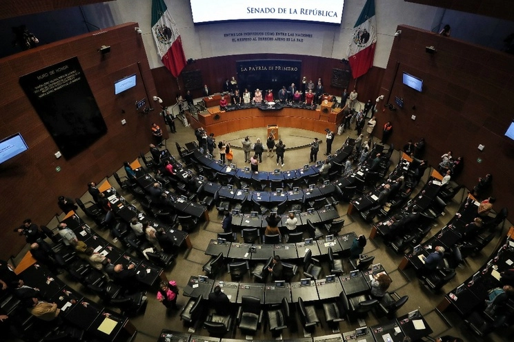 Desde la tribuna del Senado, el panista, Juan Pablo Adame Medina, propuso un acuerdo para solicitar mayores recursos a los enfermos de cáncer. Foto Marco Peláez / Archivo