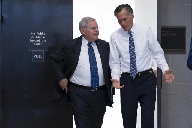 El senador Bob Menéndez fue uno de los congresistas de Estados Unidos que criticaron la reforma electoral en México. Foto Ap