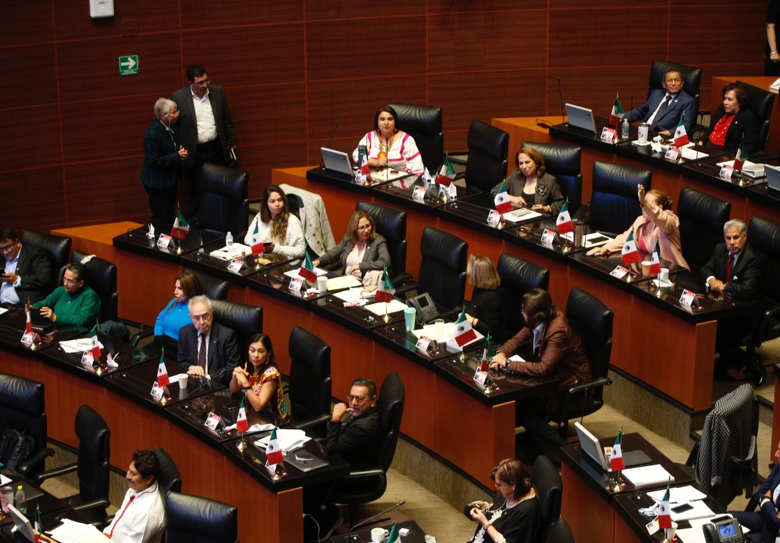 Integrantes de Morena durante la sesión ordinaria del Senado, el 08 de septiembre de 2022. Foto Guillermo Sologuren