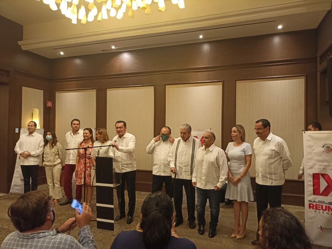 La bancada del PRI en el Senado respaldó al ex procurador Jesús Murillo Karam tras su detención. Foto Abraham Bote Tun