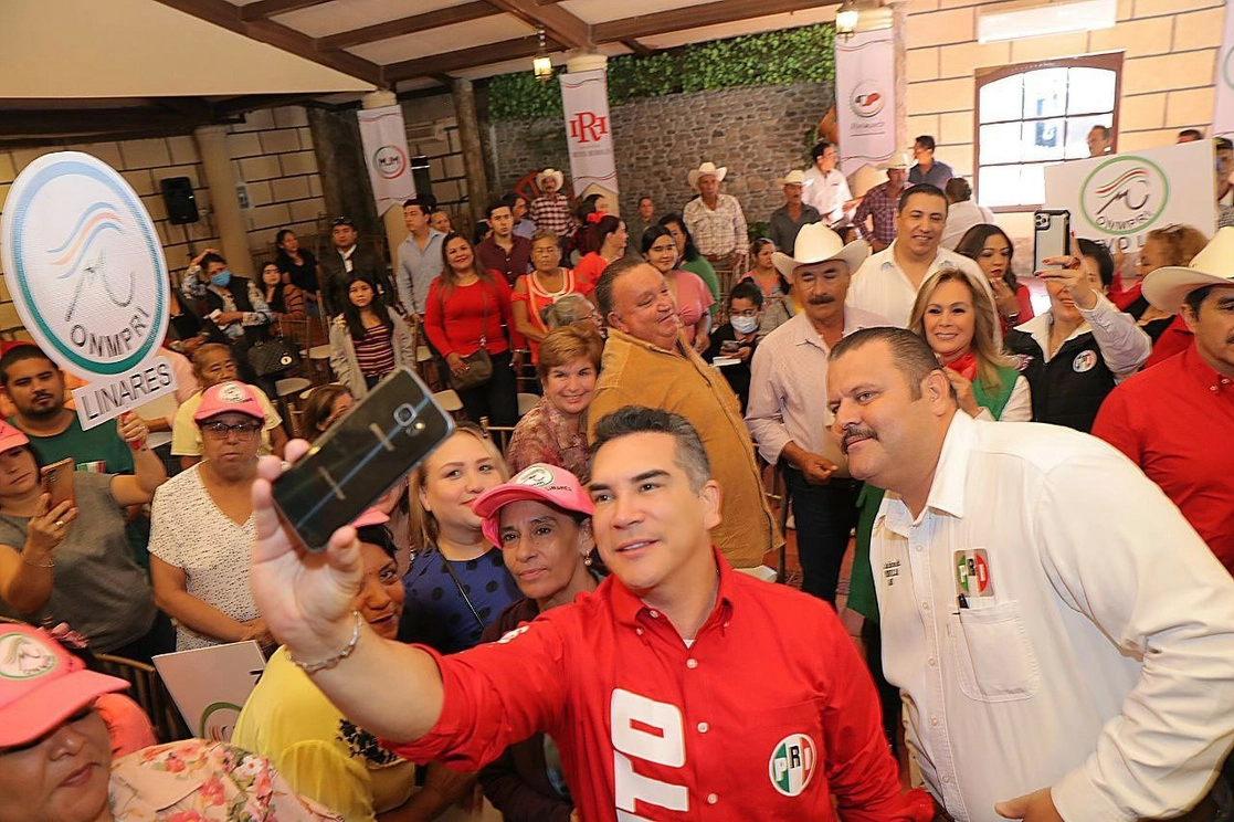 El dirigente nacional del PRI, Alejandro Moreno de gira en NL. Foto cortesía PRI