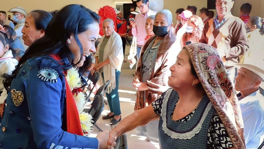 La aspirante del PRI a la gubernatura del Edomex realizó actos de precampaña en Zumpahuacán, el 24 de enero de 2023. Foto tomada de Twitter @AlejandraDMV