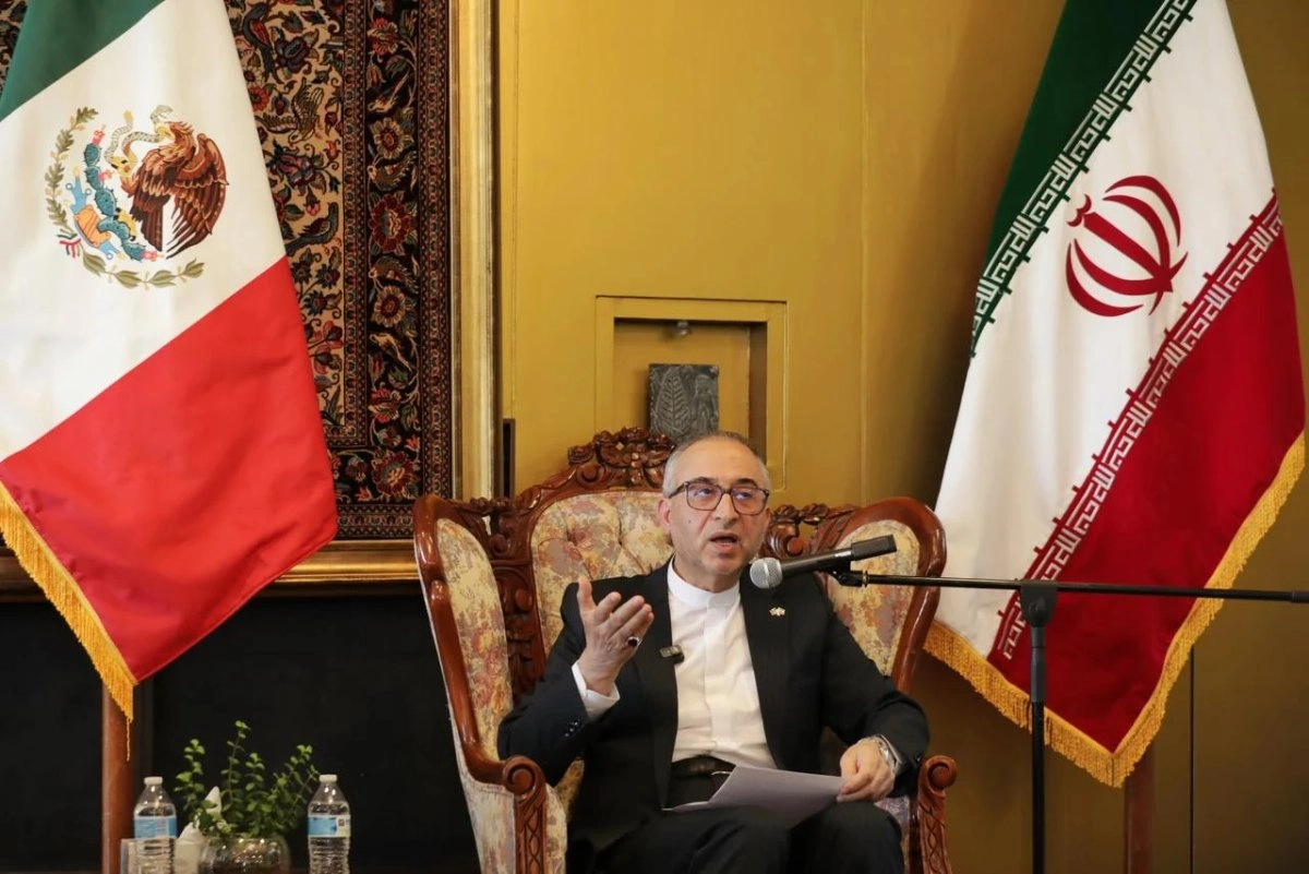 Conferencia del embajador de Irán en México, Abolfazl Pasandideh, donde desmintió la versión de autoridades estadunidenses y de la embajada de Israel, que señalaron el posible plan para asesinar a la embajadora de Israel en México, el 7 de noviembre de 2025. Foto
