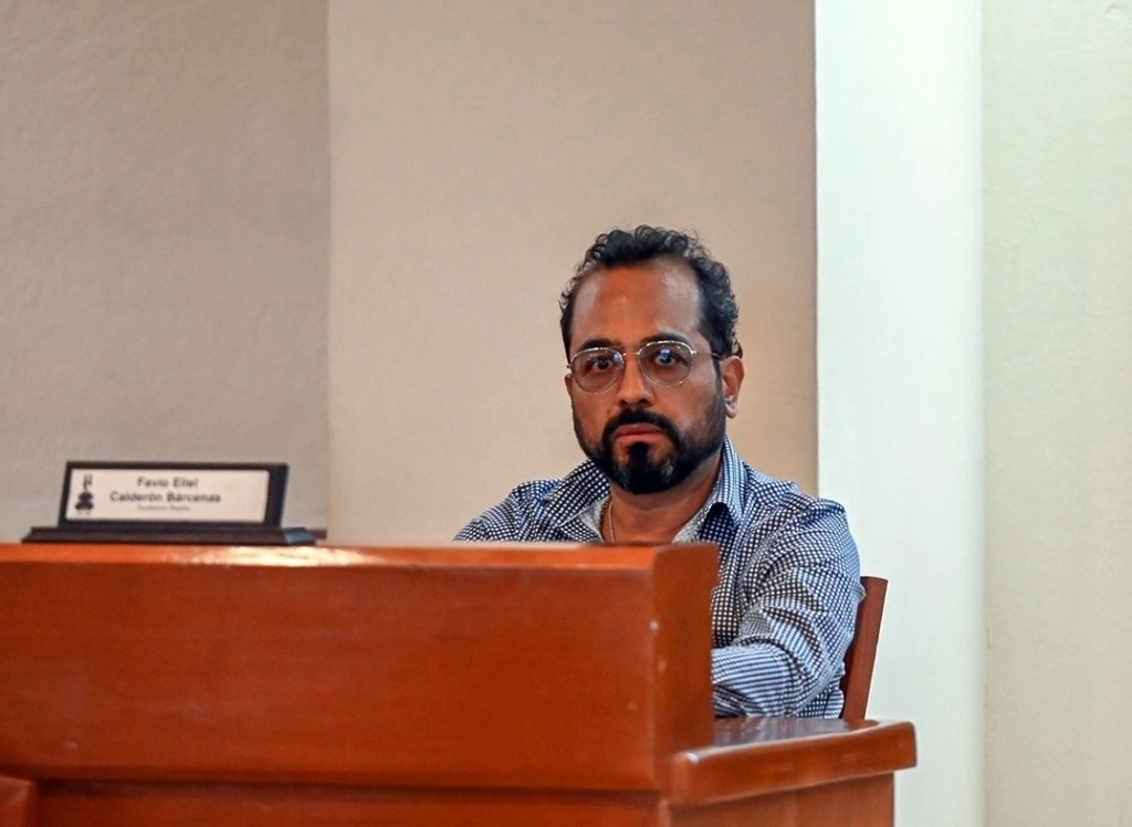 Favio Calderón Bárcenas, alcalde interino de Nacualpan dio a conocer los avances de la obra del Tren Eléctrico Ligero. Foto @GobNau

 