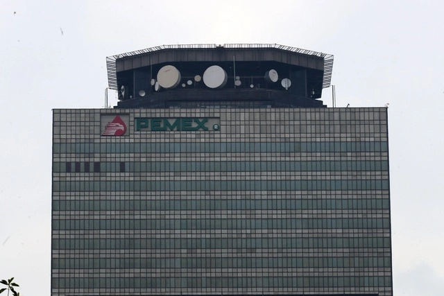 Las suspensiones se dan en medio de un endurecimiento de las reglas contra empresas extranjeras y privadas, para favorecer a empresas estatales.   Foto Roberto García Ortiz / Archivo
