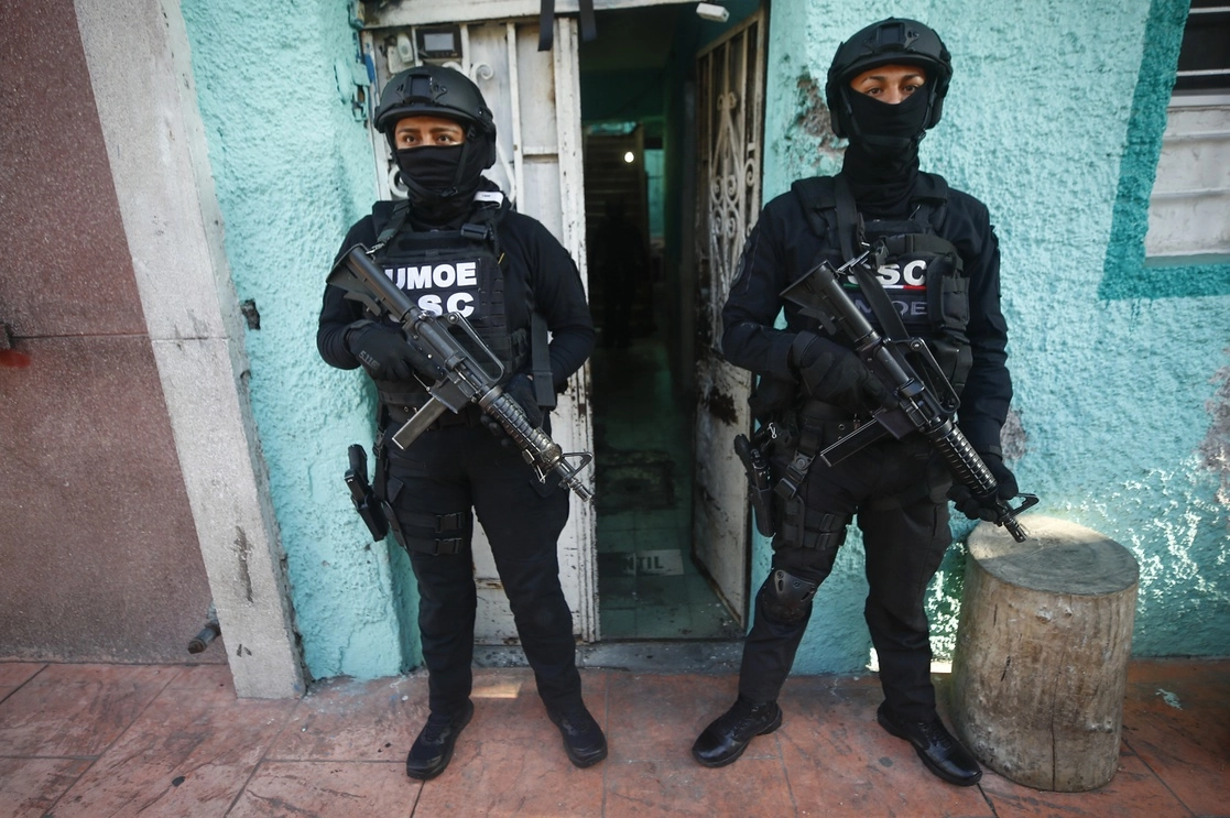 En la consulta realizada por el Inegi, 52.5 por ciento de los ciudadanos consultados afirmaron percibir "muy o algo efectiva" la labor de la policía de la entidad. Foto Víctor Camacho / Archivo