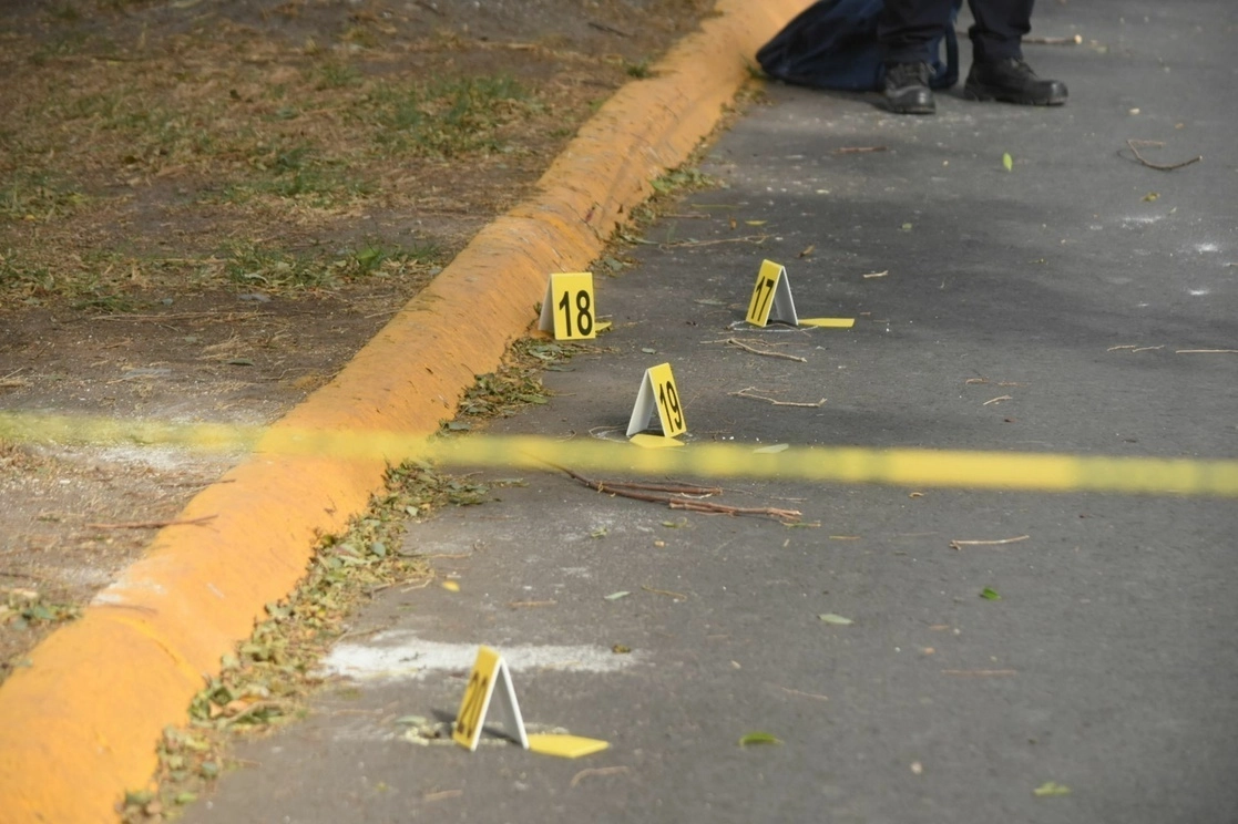 Escena de un homicidio con arma de fuego en imagen de archivo. Foto Cuartoscuro
