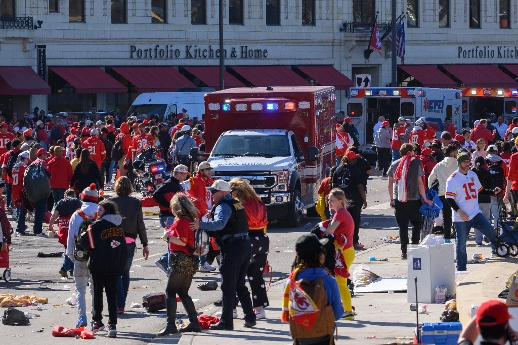 El joven de 15 años identificado como R.G fue encontrado culpable de disparar durante el festejo del Supertazón en Kansas City, el pasado 14 de febrero. Foto Ap 