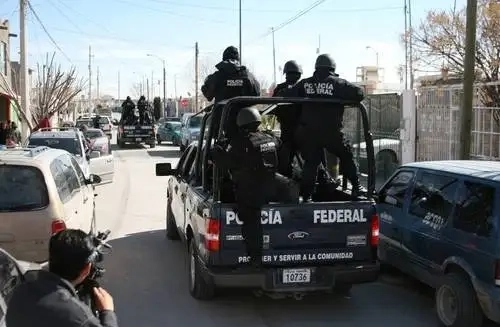 La Fiscalía General de la República (FGR) dio a conocer que en este caso, los nueve ex agentes de la Policía Federal fueron detenidos en agosto de 2012, al dar seguimiento a una denuncia de hechos por parte de la víctima. Foto Rubén García / archivo