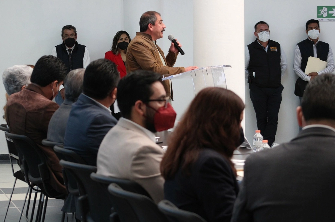La Secretaría de Educación Pública informó que al concluir la séptima semana de asambleas de análisis del plan y programas de estudio para el diseño de los Libros de Texto Gratuitos de la Educación Básica han participado 391 mil integrantes del sector. Foto tomada de la cuenta de Twitter @SEP_mx