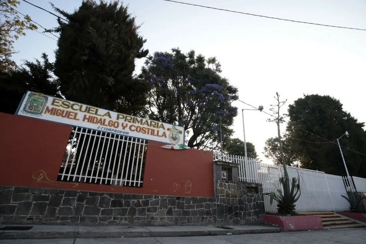 Cierre de escuelas en once municipios de Puebla por las constantes emisiones de ceniza del volcán Popocatépetl. Foto Cuartoscuro 