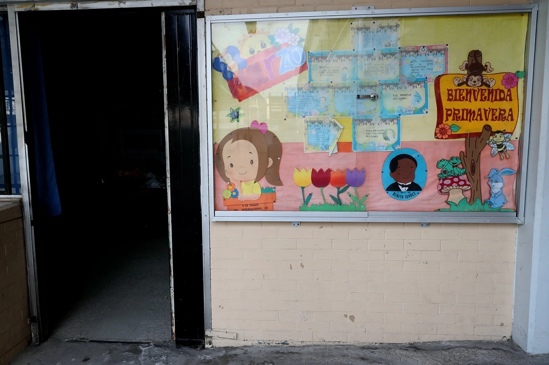 Perspectiva de un salón de clases de una primaria de la CDMX en imagen de archivo. Foto José Antonio López