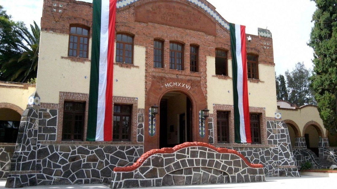 Fachada de la escuela normal rural Luis Villarreal El Mexe de Hidalgo. Foto tomada de la página en Facebook / Archivo
