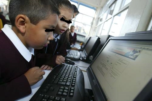 Los retos virales –que se presentan como “un camino rápido para integrarse y adquirir popularidad dentro del mundo digital” —en muchas ocasiones “no deja ver los peligros reales que (los menores) asumen al ejecutarlos”, se argumentó. Foto Roberto García Ortiz / archivo 