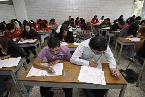 En el Concurso de Asignación a la Educación Media Superior en la Zona Metropolitana de la Ciudad de México 2020, previsto para este 15, 16, 22 y 23 de agosto, se aplicará un protocolo sanitario y de seguridad, informó el subsecretario de Educación Media Superior. Foto Cristina Rodríguez / Archivo