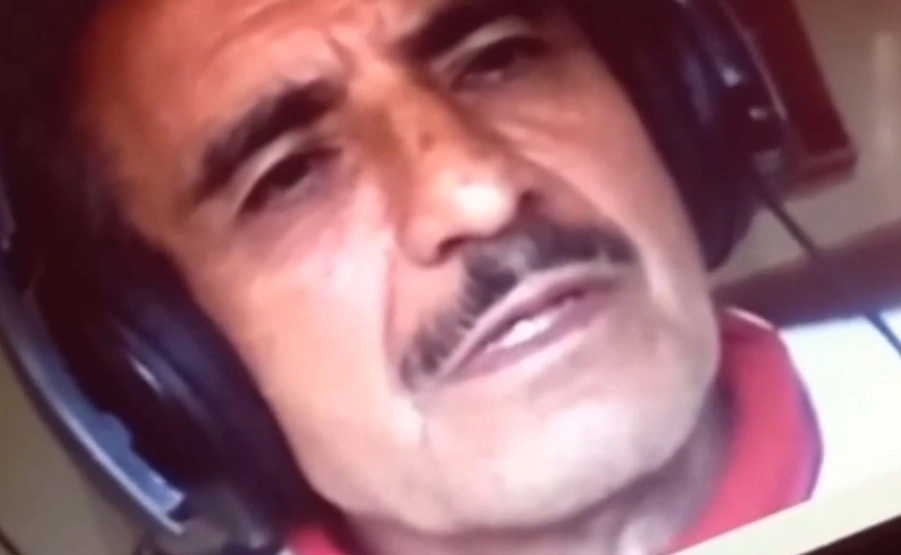 El maestro cesado de la Facultad de Contaduría y Administración de la UNAM. Imagen tomada del video que circula en Twitter