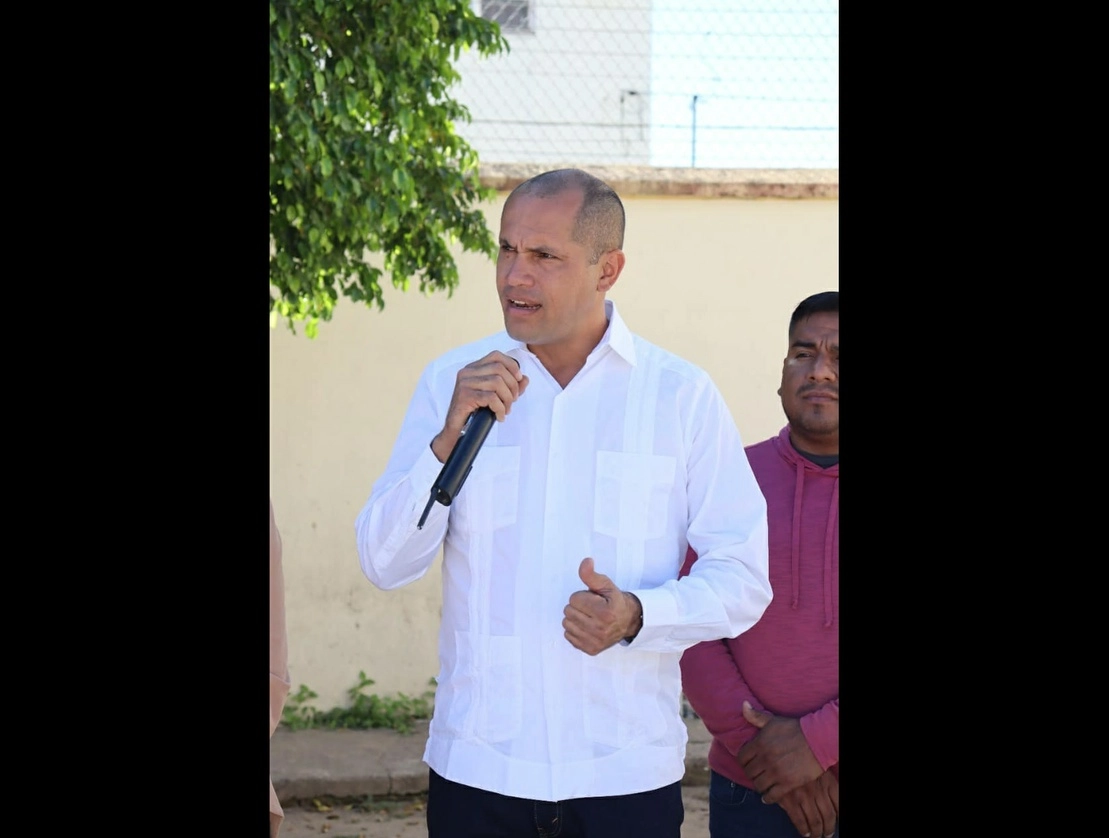 Manuel Salcedo Osuna (en la imagen), presidente municipal de Acaponeta, Nayarit, ordenó separar a José Torres Viera, como director municipal de Seguridad. Foto Tomada de https://www.facebook.com/gobiernodeacaponeta.org.mx